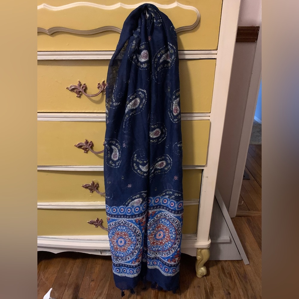 Lightweight Scarf with Design